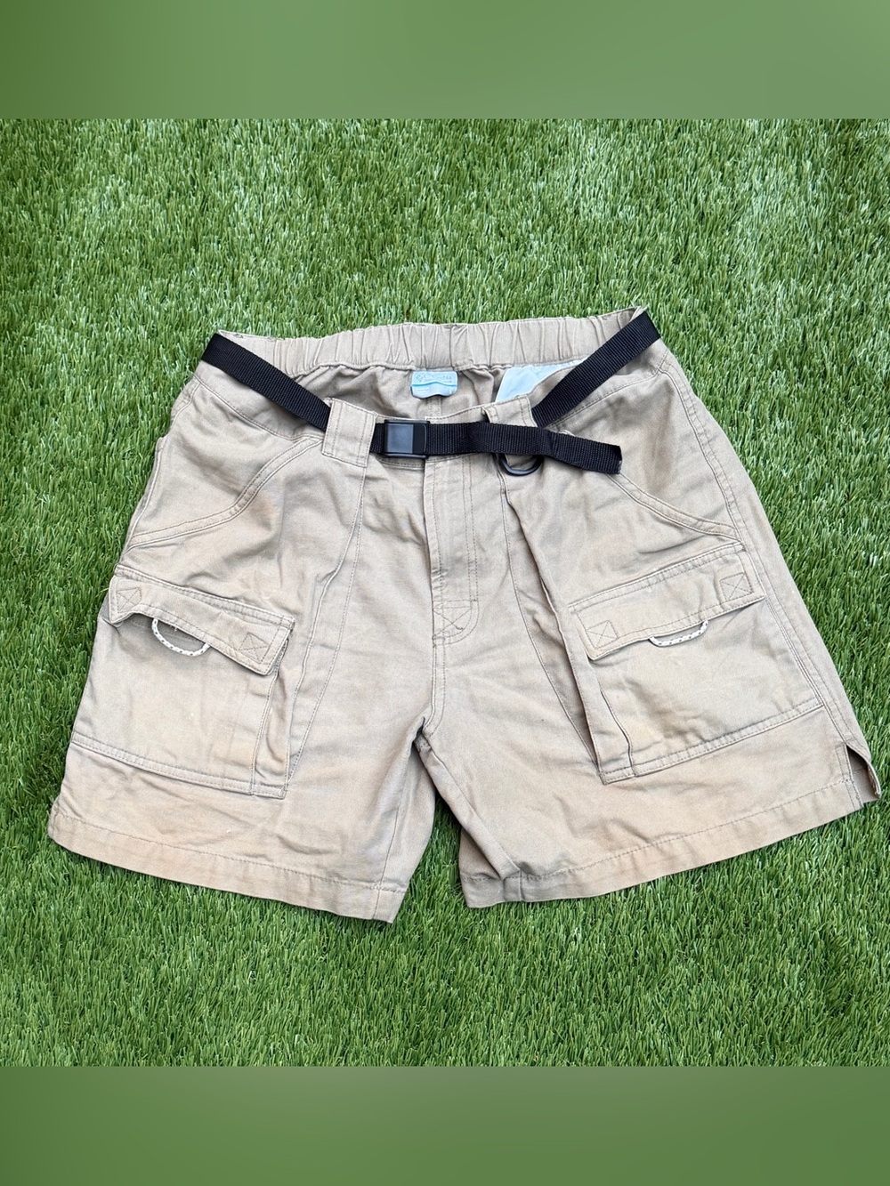 Columbia khaki cargo shorts with belt Size M